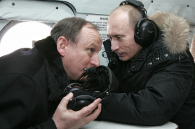 Omul din umbră. Cine este „super-șoimul” care modelează viziunea asupra lumii a lui Putin